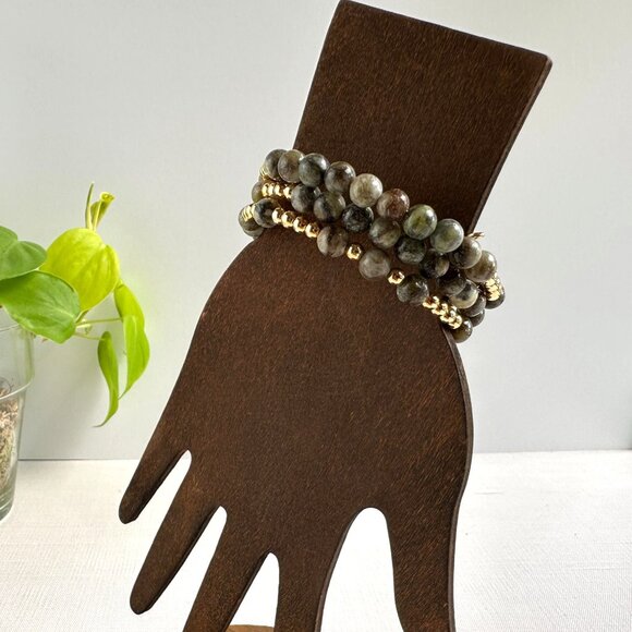 Natural Green Tourmaline & Gold Tone Bead Memory Wire Bracelet Adjustable Style - Picture 6 of 10